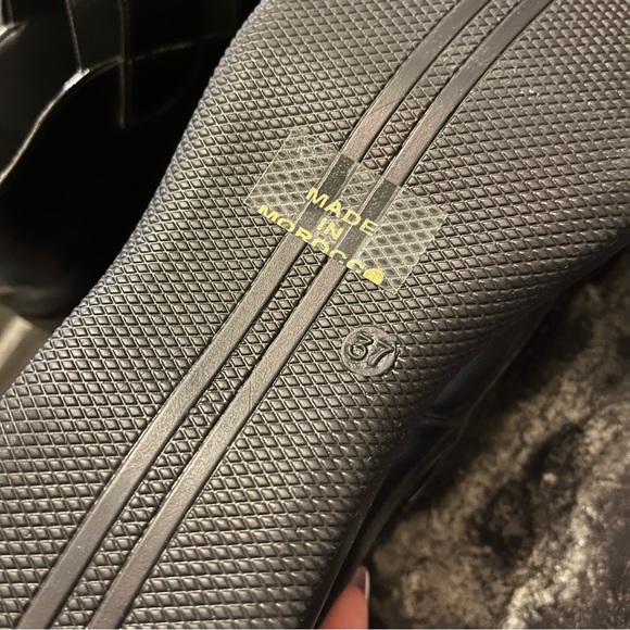 Brand new velcro close flat comfy shoes - Picture 4 of 6